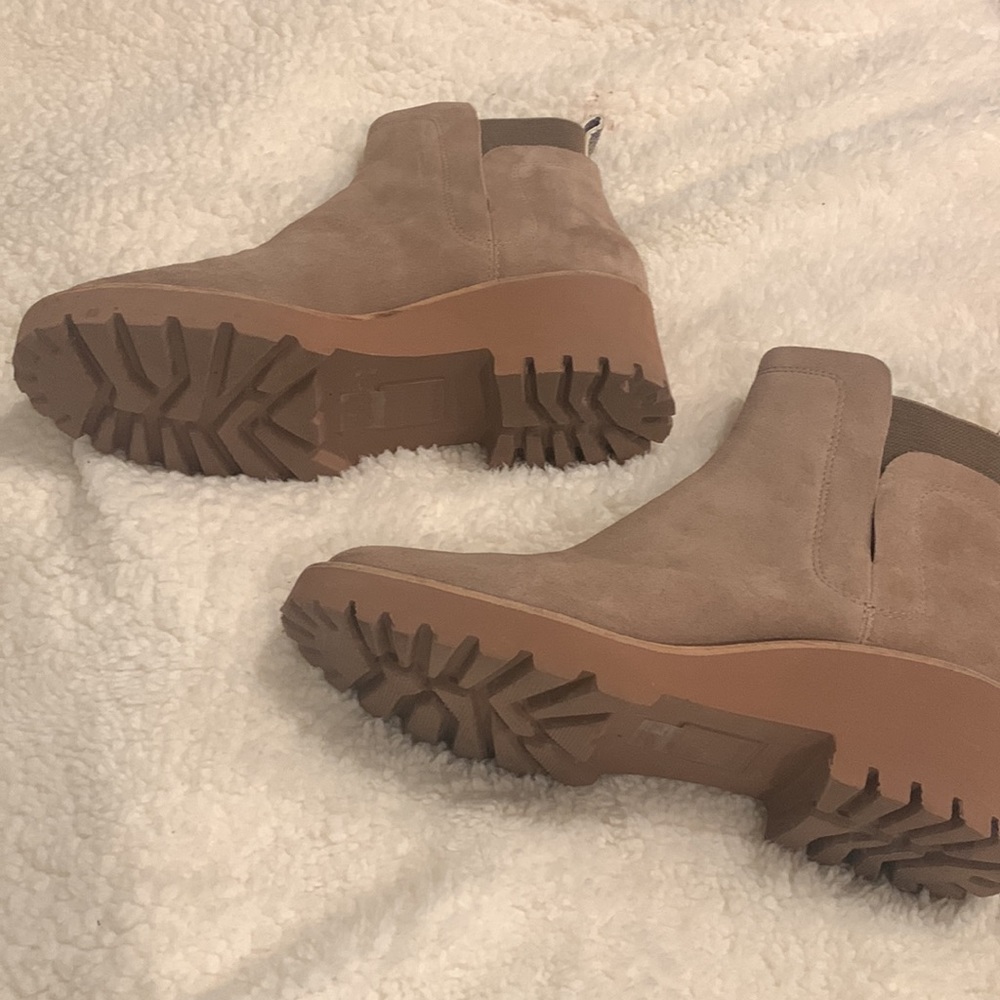 Boots - Picture 3 of 4